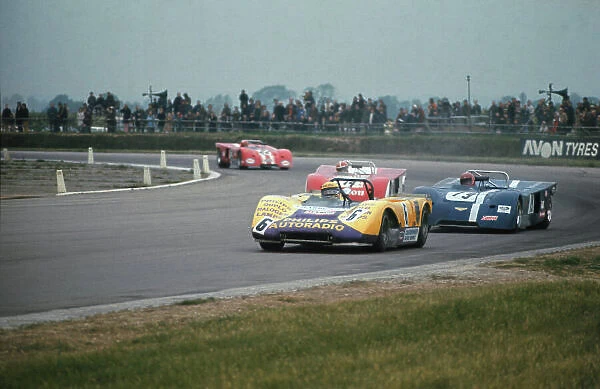 1971 European 2-Litre Sports Car Championship. Silverstone, England. 5th June 1971. Rd 3. Guy Edwards (Lola T212 Ford), 4th position, leads John Hine (Chevron B19 Ford), retired, action. World Copyright: LAT Photographic. Ref: 71 SCARS