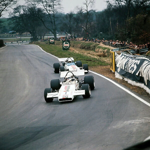 1971 European F5000 Championship. Mallory Park, England. 28th March 1971. Round 1. Brian Redman (McLaren M18 Chevrolet), 2nd position leads Keith Holland (McLaren M10B Chevrolet), 7th position, action. World Copyright: LAT Photographic