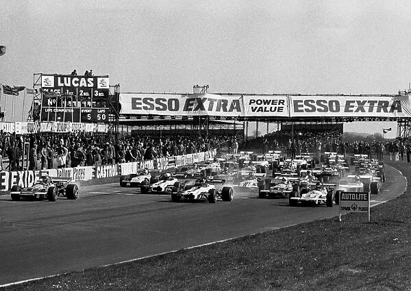 1971 European Formula Two Championship: Ronnie Peterson leads the field away at the start of Jochen Rindt Memeorial Trophy race, action