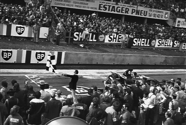1972 French Grand Prix: Andrea de Adamich, 14th position, takes the chequered flag, action