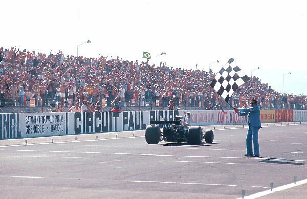 1973 French Grand Prix. Paul Ricard, Le Castellet, France. 29 / 6-1 / 7 1973. Ronnie Peterson (Lotus 72E Ford) 1st position to take his maiden Grand Prix win. Ref-73 FRA 37. World Copyright - LAT Photographic