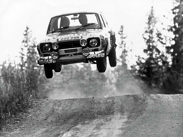 1975 World Rally Championship: Jussi Kynsilehto  /  Martin Holmes, retired, airbourne, action