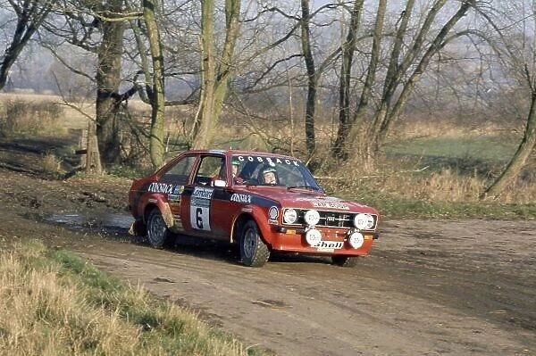 1975 World Rally Championship. Lombard RAC Rally, Great Britain. 22-26 November 1975. Roger Clark / Tony Mason (Ford Escort RS1800), 2nd position. World Copyright: LAT Photographic Ref: 35mm transparency 75RALLY17