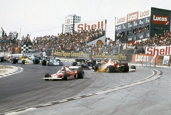 1976 British Grand Prix: Clay Regazzoni, Disqualified, crashes into Niki Lauda, 1st position, at the top of Paddock Hill Bend with James Hunt