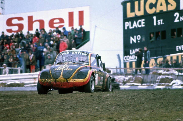 1976 British Rallycross Championship. Brands Hatch, England. Janauary 1976. John Button (VW Beetle), action. World Copyright: LAT Photographic. Ref: Colour Transparency