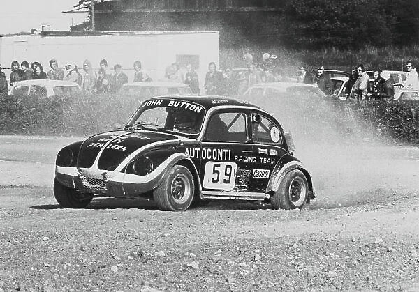 1976 British Rallycross Championship. John Button (VW Beetle), action. World Copyright: LAT Photographic. Ref: B / W Print