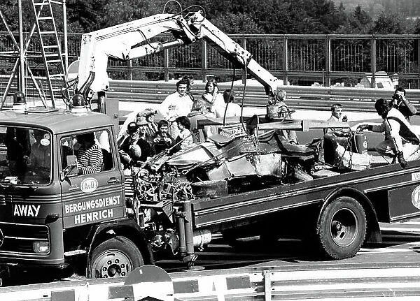 1976 German Grand Prix. Nurburgring, Germany. Niki Lauda (Ferarri 312T2) accident. World Copyright: LAT Photographic