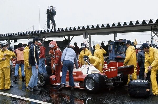 1976 Japanese Grand Prix: Niki Lauda withdraws after 2 laps from the Japanese Grand Prix of his own free will, because the driving conditions