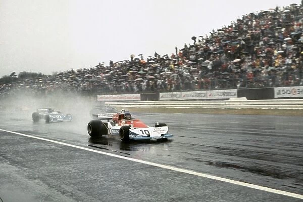 1976 Japanese Grand Prix - Ronnie Peterson: Ronnie Peterson, retired, action