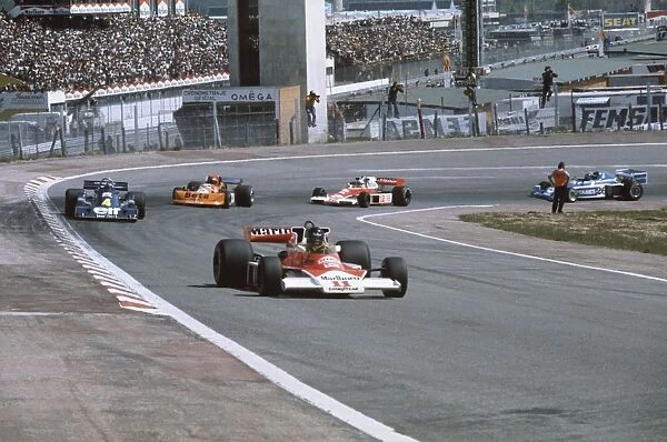 1976 Spanish Grand Prix: James Hunt, 1st position leads Patrick Depallier, retired, Vittorio Brambilla, retired, Jochen Mass, retired and Jacques Lafitte