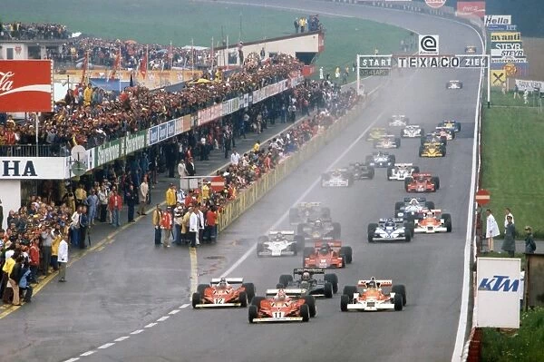 1977 Austrian Grand Prix: Niki Lauda leads James Hunt, Carlos Reutemann and Mario Andretti at the start of the race, action