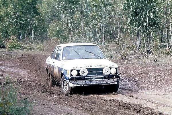 1977 Safari Rally. Nairobi, Kenya. 7-11 April 1977. Bjorn Waldegard / Hans Thorszelius (Ford Escort RS1800), 1st position. World Copyright: LAT Photographic Ref: 35mm transparency 77SAF01