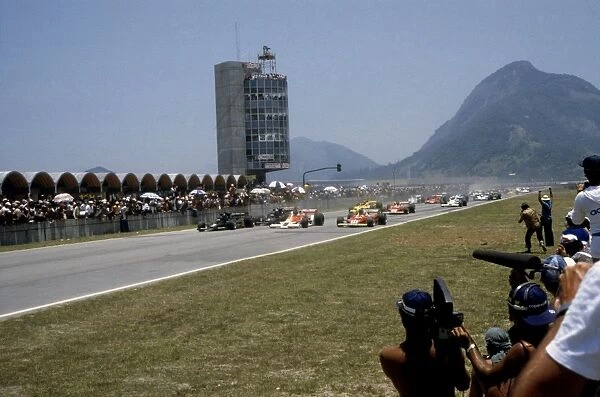 1978 Brazilian Grand Prix - Start: Ronnie Peterson, leads James Hunt and Carlos Reutemann, at the start of the race, action