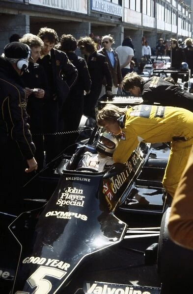 1978 Dutch Grand Prix - Mario Andretti: Mario Andretti, 1st position, with Ronnie Peterson, 2nd position, in the pit lane during practice, action