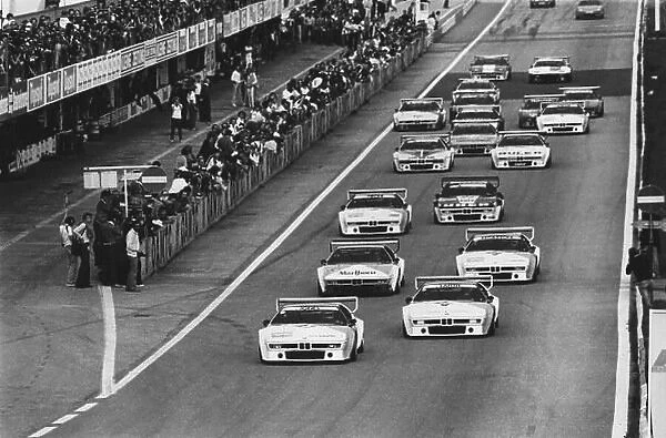 1979 BMW M1 Procar Championship. Zeltweg, Austria. 12th August 1979. Rd 6. Alan Jones (BMW Motorsport), retired, leads at the start of the race from Jacques Laffite (BMW Motorsport), 1st position, Niki Lauda (Project Four)