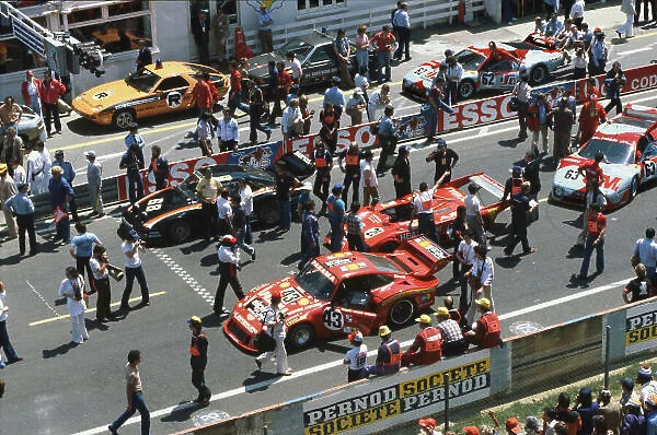 1979 Le Mans 24 hours. Le Mans, France. 9th - 10th June 1979. Claude Haldi  /  Rodrigo Terran  /  Herbert Loewe (Porsche 935), 11th position, lines up on the start grid alongside Ted Field  /  Milt Minter  /  John Morton (Porsche 935 / 79), retired, action