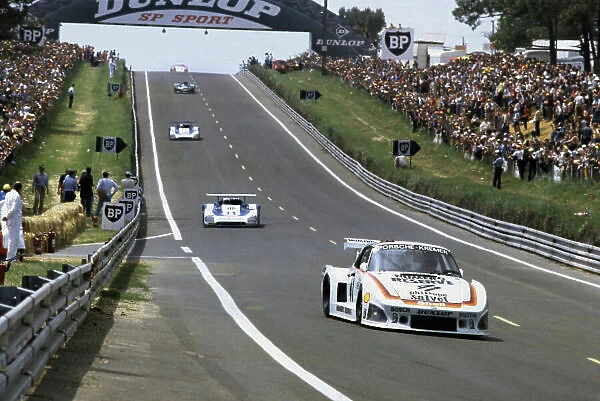 1979 Le Mans 24 hours. Le Mans, France. 9th - 10th June 1979.Klaus Ludwig / Bill Whittington / Don Whittington (Porsche 935 / K3), 1st position, leads Derek Bell / David Hobbs (Ford M10), retired, action. World Copyright: LAT Photographic. Ref: 79 LM 38
