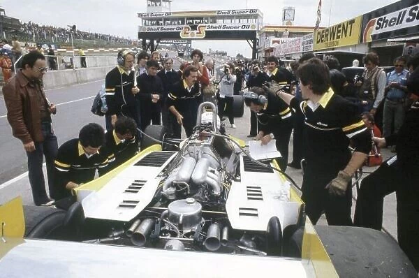 1980 British Grand Prix. Brands Hatch, Great Britain. 11-13 July 1980. Rene Arnoux (Renault RE20) in the pits. Engine. World Copyright: LAT Photographic Ref: 35mm transparency 80GB23