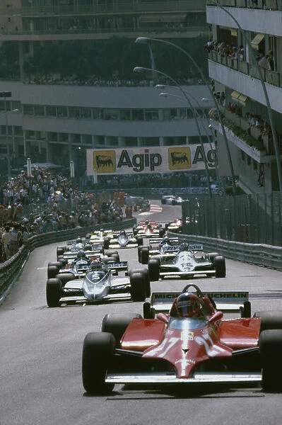 1981 Monaco Grand Prix: Gilles Villeneuve 1st position, leads the field through Beau Rivage, action