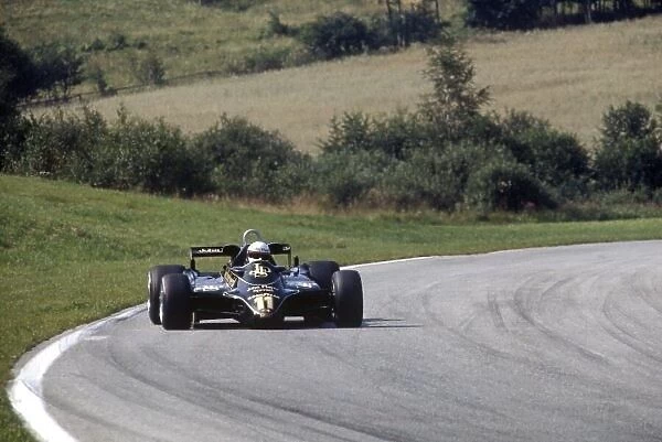 1982 Austrian Grand Prix. Osterreichring, Austria. 15 August 1982. Elio de Angelis, Lotus 91-Ford, 1st position, action. World Copyright: LAT Photographic Ref: 35mm transparency 82AUT
