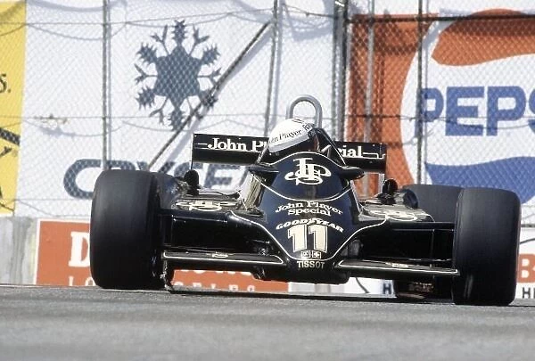 1982 United States Grand Prix West. Long Beach, California, USA. 2-4 April 1982. Elio de Angelis (Lotus 91-Ford Cosworth), 5th position. World Copyright: LAT Photographic Ref: 35mm transparency 82LB30