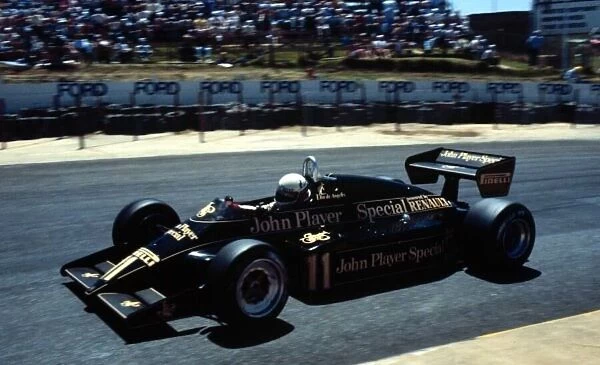 1983 South African GP. JPS Lotus driver Elio de Angelis. Photo: LAT