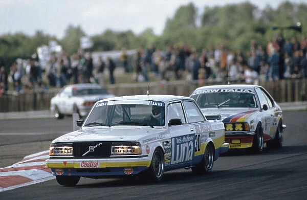 1984 European Touring Car Championship. RAC Tourist Trophy. Silverstone, Great Britain. 9th September 1984. Ulf Granberg  /  Eje Elgh (Volvo 240 Turbo), 7th position, action. World Copyright: LAT Photographic. Ref: 84SilvTT 03
