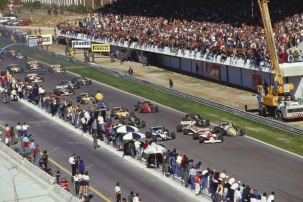 1984 Portuguese Grand Prix: Alain Prost leads Keke Rosberg, Nelson Piquet, Ayrton Senna, Nigel Mansell and Elio de Angelis at the start