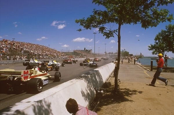 1984 United States Grand Prix East: Nigel Mansell glanced poleman Nelson Piquets quite heavily, causing him to crash at the start
