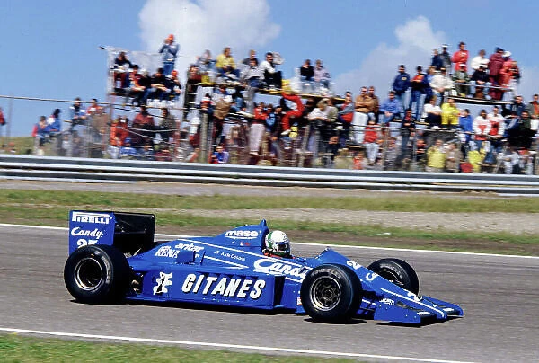 1985 Dutch Grand Prix. Zandvoort, Holland. 23rd - 25th August 1985. Andrea de Cesaris (Ligier JS25 Renault), retired, action. World Copyright: LAT Photographic. Ref: 85 HOL 43