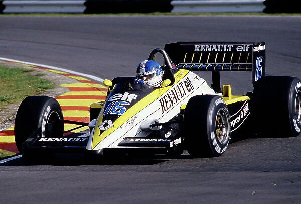 1985 European Grand Prix. Brands Hatch, England. 4-6 October 1985. Derek Warwick (Renault RE60B). Ref-85 EURO 43. World Copyright - LAT Photographic