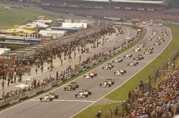 1986 British Grand Prix: Nelson Piquet leads away from Nigel Mansell, Ayrton Senna and Gerhard Berger at the start