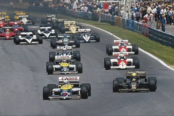 1986 Canadian Grand Prix: Nigel Mansell leads Ayrton Senna at the start. Mansell finished in 1st position