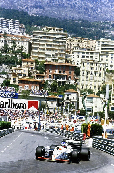 1986 Monaco Grand Prix. Monte Carlo, Monaco. 8th - 11th May 1986. Philippe Streiff (Tyrrell 015-Renault), 11th position, action. World Copyright: LAT Photographic. Ref: 86MON37