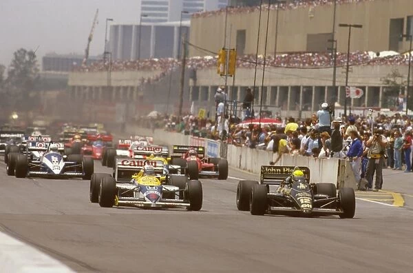 1986 United States Grand Prix: Ayrton Senna leads Nigel Mansell at the start