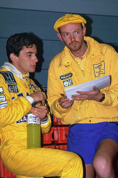 1987 Monaco Grand Prix. Monte Carlo, Monaco. 28th - 31st May 1987. Ayrton Senna (Lotus 99T-Honda), 1st position, talks with race engineer Steve Hallam, portrait. World Copyright: LAT Photographic