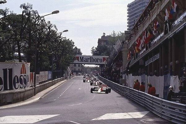 1988 Monaco Grand Prix. Monte Carlo, Monaco. 12-15 May 1988. Ayrton Senna (McLaren MP4 / 4 Honda) leads the field into Mirabeau at the start. Ref-88 MON 06. World Copyright - LAT Photographic