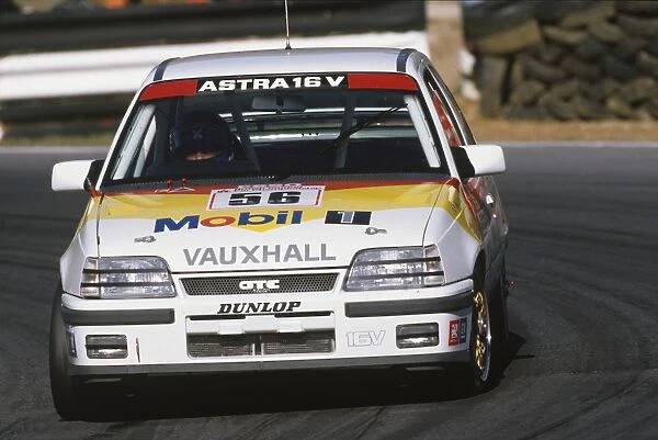 1989 British Touring Car Championship: John Cleland, Vauhall Astra GTE, action
