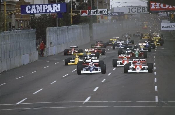 1990 United States Grand Prix: Jean Alesi dives down the inside of Gerhard Berger to lead, followed by Andrea de Cesaris, Ayrton Senna and Pierluigi Martini