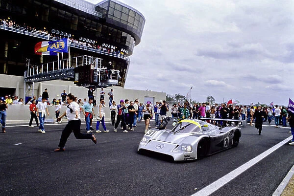 1991 Le Mans 24 hours. Le Mans, France. 22nd - 23rd June 1991. Karl Wendlinger  /  Michael Schumacher  /  Fritz Kreutzpointner (Mercedes-Benz C11), 5th position, crosses the finish line, action. World Copyright: LAT Photographic. Ref: 91LM n
