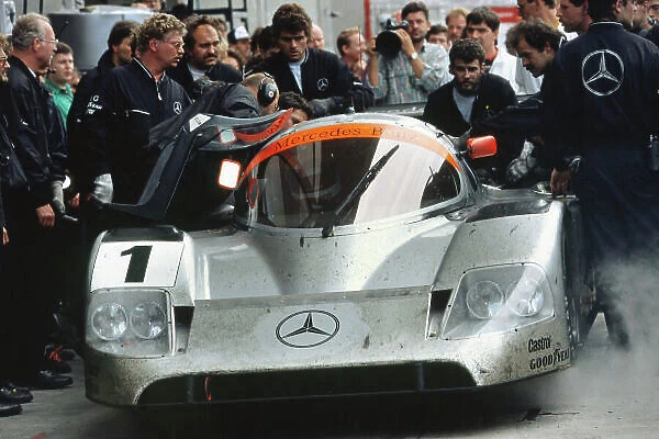 1991 Le Mans 24 hours. Le Mans, France. 22nd - 23rd June 1991. Jean-Louis Schlesser / Jochen Mass / Alain Ferte (Mercedes-Benz C11), retired, pit stop action. World Copyright: LAT Photographic. Ref: 91LM33