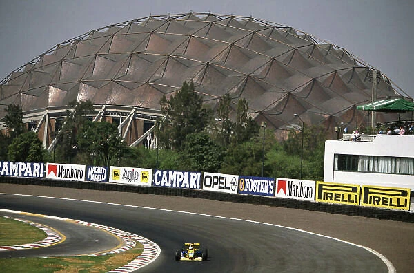 1992 Mexican Grand Prix. Mexico City, Mexico. 20th - 22nd March 1992. Michael Schumacher (Benetton B191B-Ford), 3rd position, action. World Copyright: LAT Photographic. Ref: 92 MEX 13