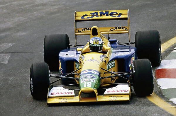 1992 Mexican Grand Prix. Mexico City, Mexico. 20th - 22nd March 1992. Michael Schumacher (Benetton B191B-Ford), 3rd position, action. World Copyright: LAT Photographic. Ref: 92 MEX 17