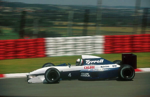 1992 South African Grand Prix. Kyalami, South Africa. 28 / 2-1 / 3 1992. Andrea de Cesaris (Tyrrell 020B Ilmor). He exited the race with an engine misfire. Ref-92 SA 11. World Copyright - LAT Photographic