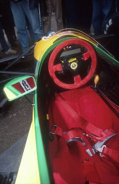1992 Spanish Grand Prix. Barcelona, Spain. 1-3 May 1992. The cockpit of the new Lotus 107 chassis Ref-92 ESP 18. World Copyright - LAT Photographic