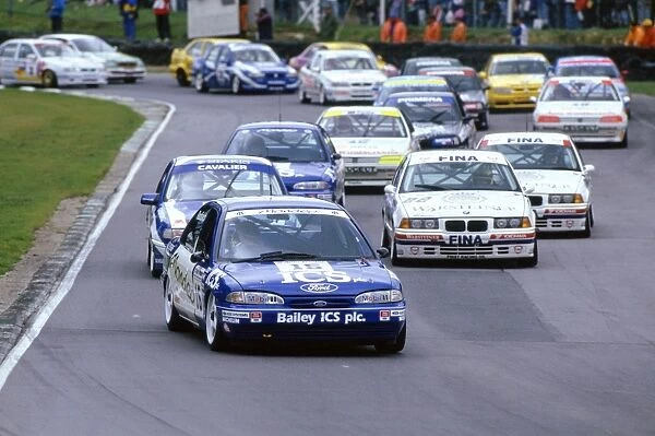 1993 British Touring Car Championship: Paul Radisich leads in what was Fords 200th BTCC win