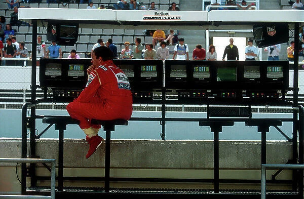 1994 Spanish Grand Prix. Barcelona, Spain. 27-29 May 1994. Martin Brundle (McLaren Peugeot) 11th position. Ref-94 ESP 07. World Copyright - LAT Photographic