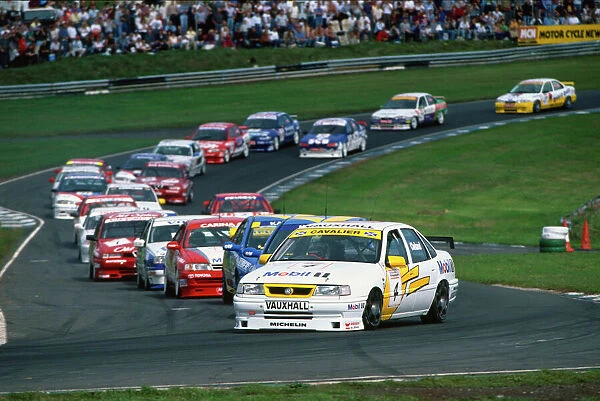 1995 British Touring Car Championship: John Cleland, Vauxhall Cavalier 16V, 1st position, leads the field, action