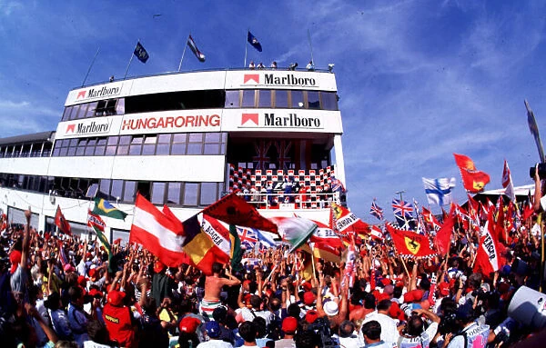 1995 HUNGARIAN GP. Damon Hill wins the race at the Hungaroring