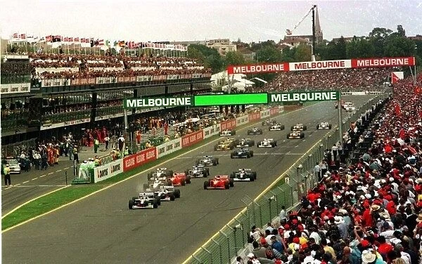 1997 AUSTRALIAN GP. The start of the race, Heinz-Harald Frentzen leads away the field